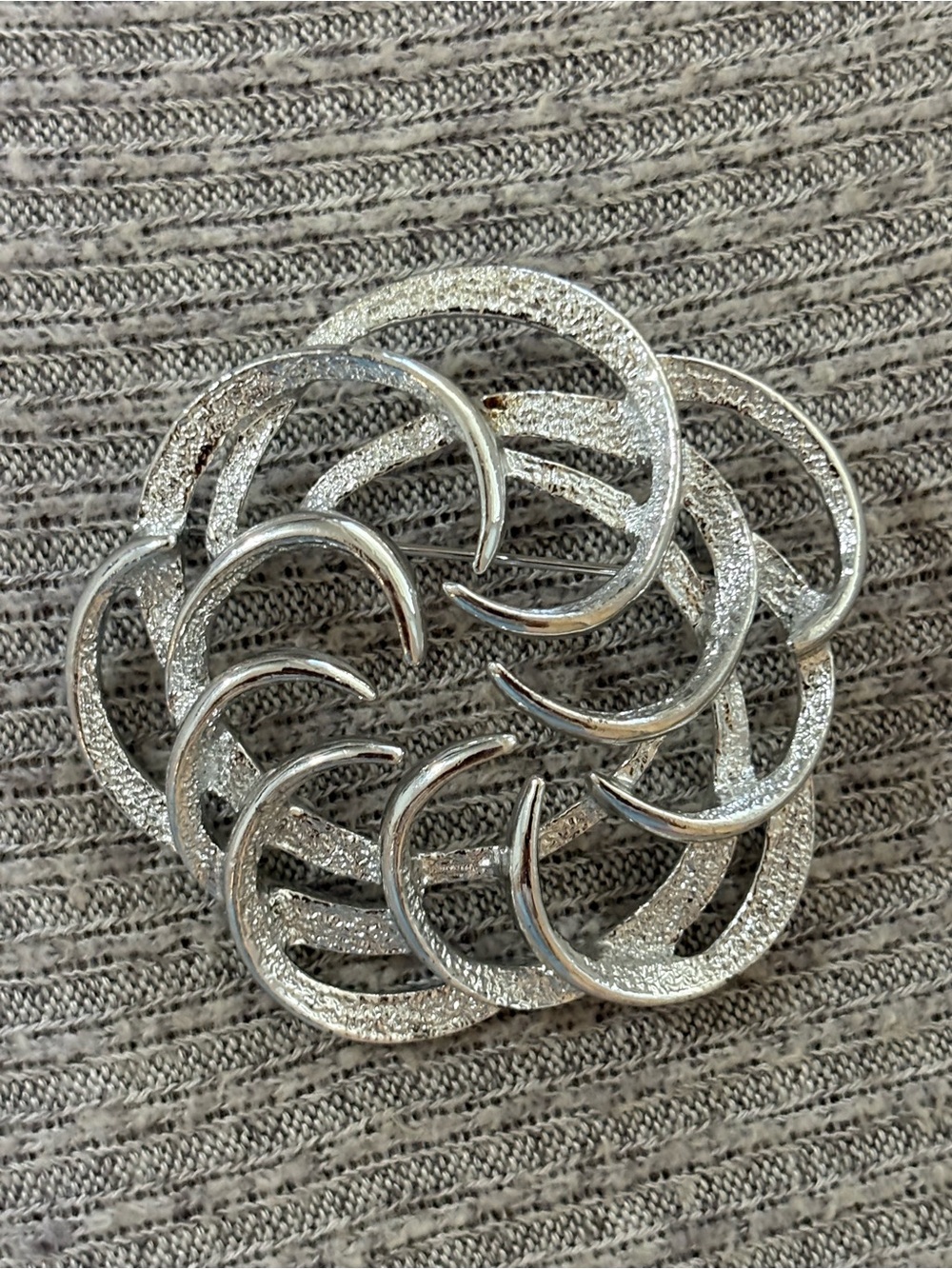 Vintage Sarah Coventry signed silver tone abstract swirl brooch
